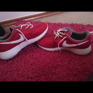 I'm selling Nike roshes runs for $45