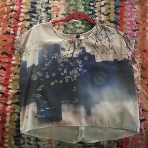 Loose fit graphic blouse