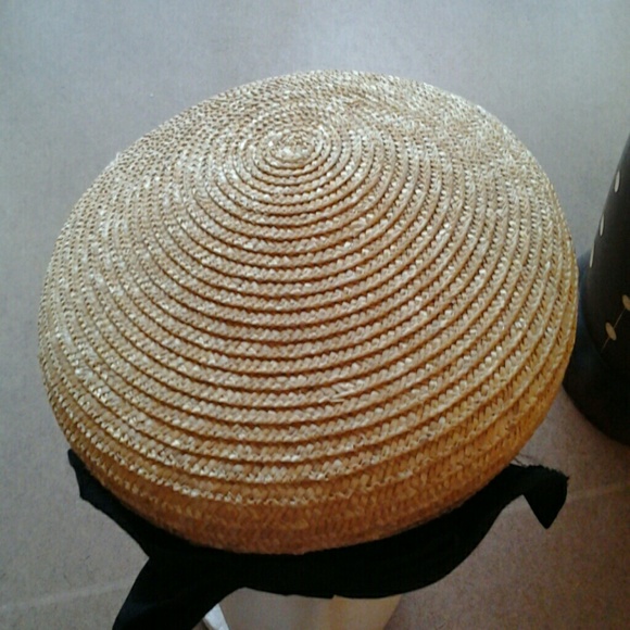 Straw hat with bow - Picture 2 of 3