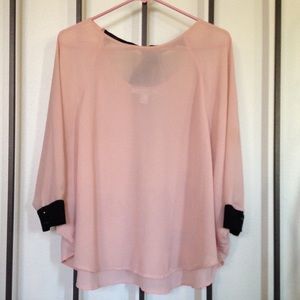 Beautiful flowy top with bow!💕