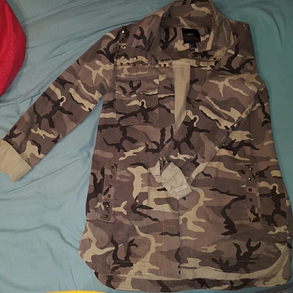 **SOLD**Studded camo jacket - Picture 2 of 2