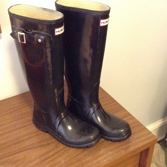 Size 6 tall black gloss Hunter boots