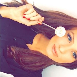Meet your Posher, Monica