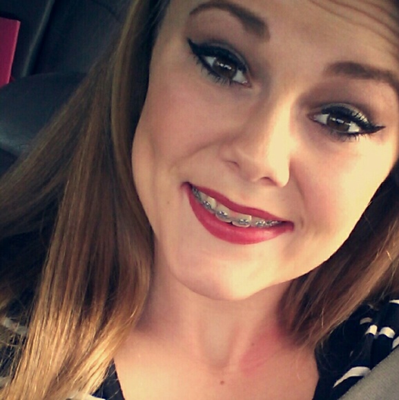 Meet your Posher, Brooke - Picture 1 of 1