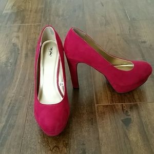 Hot pink fushia platform Mossimo heels!
