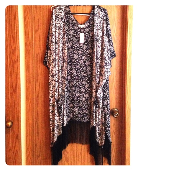 Blue and white floral print kimono