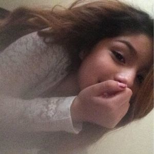 Meet your Posher, Romelia