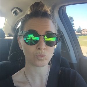 Meet your Posher, Laura