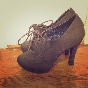 Fioni Gray Lace Up Heels