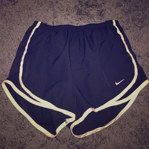 Black & White Nike Tempo Short