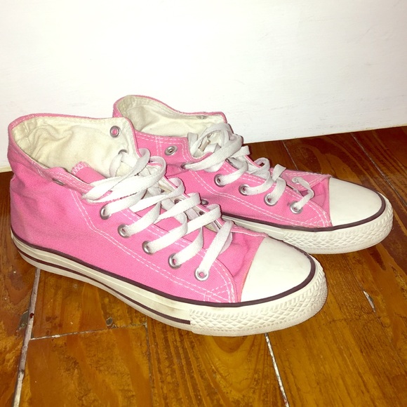 LIKE NEW pink High top converse