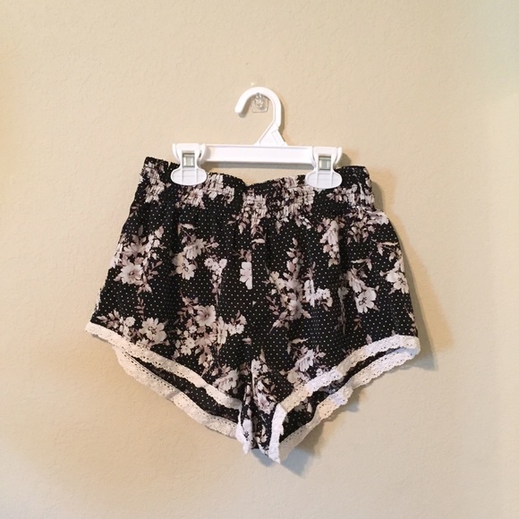❗️SOLD❗️Forever 21 Printed Lace Trim Shorts
