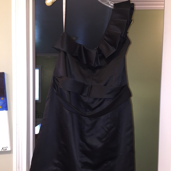 Formal one-shoulder, knee-length dress - Picture 2 of 3