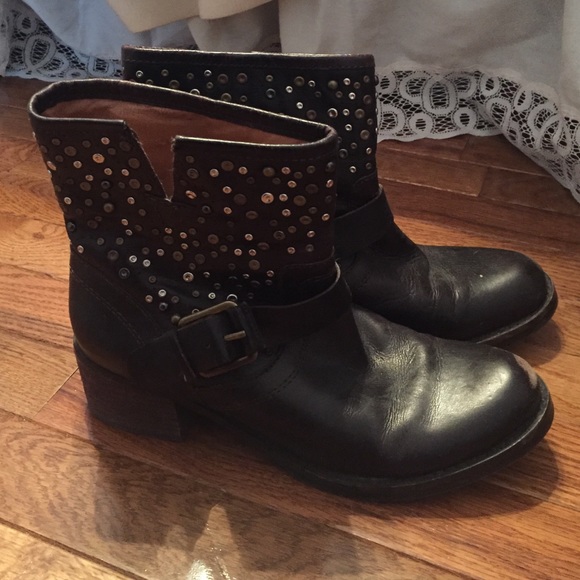 Lucky Brand size 7 booties