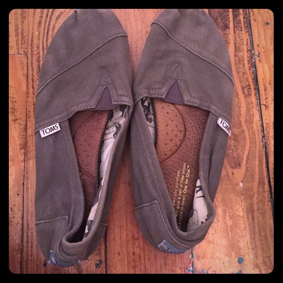 GREY TOMS- very worn!