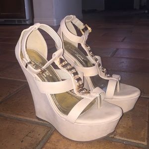 Nude Wedges