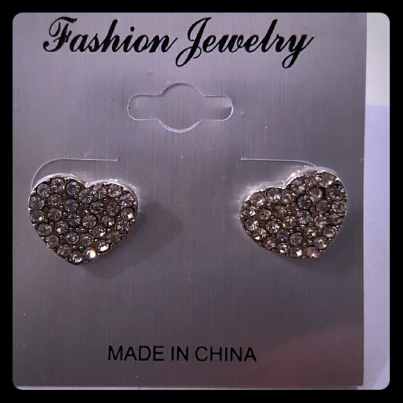 ☆☆quick sale☆☆heart shaped rhinestone earrings