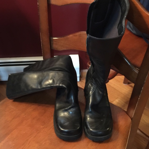 Bass boots