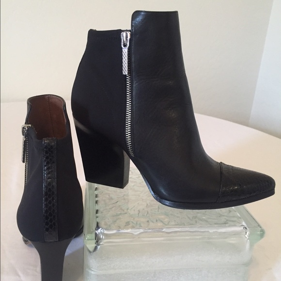 NWOT Donald J. Pliner Volt Toe Bootie Size 9M