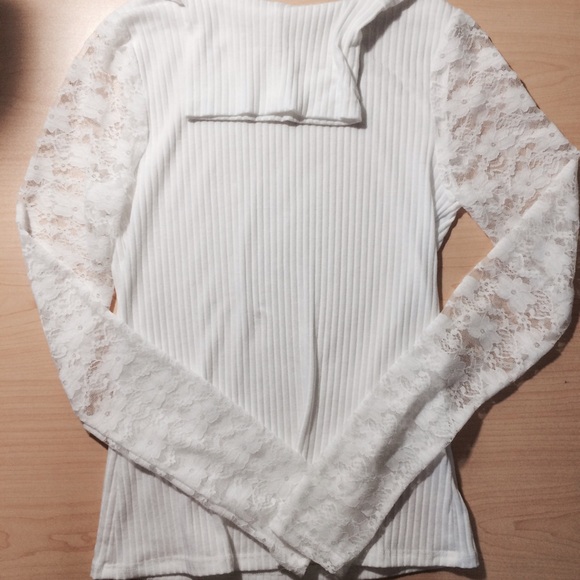 White lace sleeve turtleneck