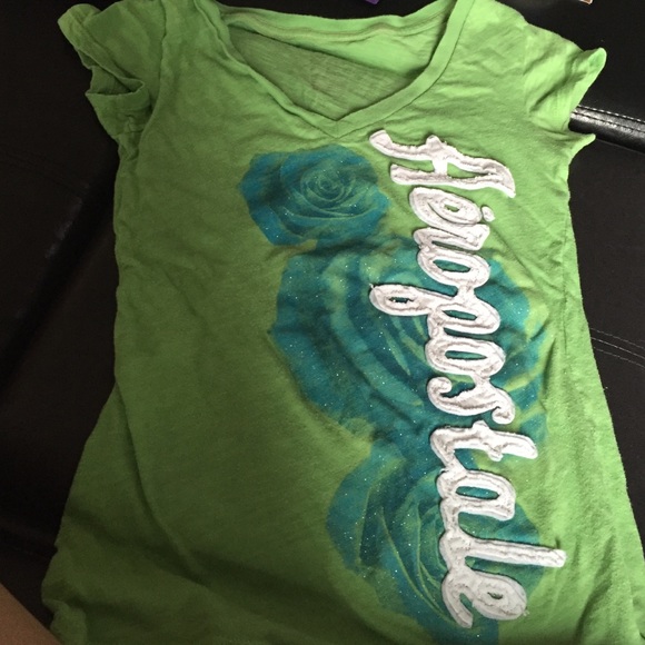 Flattering green roes Aeropostale shirt