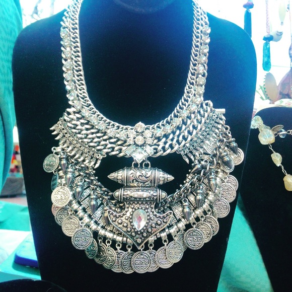 Free People Style Silver Coin State Prom Necklace - Picture 4 of 4