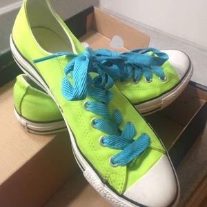 Neon green chuck Taylor converse low top