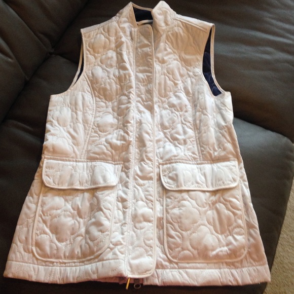 Vest. Great deal.  Brand new!!