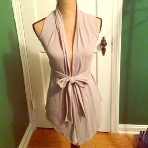 Beige cardigan ties, fitted back, sleeveless brown