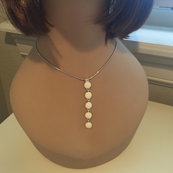 ✌️2 for $10/✨White 5-Piece Pendant Necklace✨