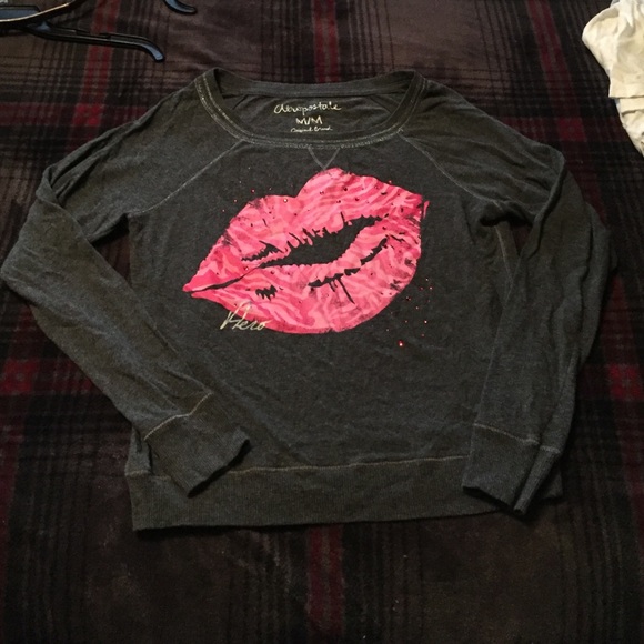 Light lips sweater