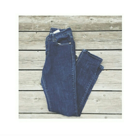 Levis Mid Rise Skinny Jean
