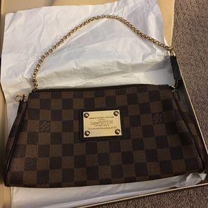 I-Louis Vutton purse with crossbody strap