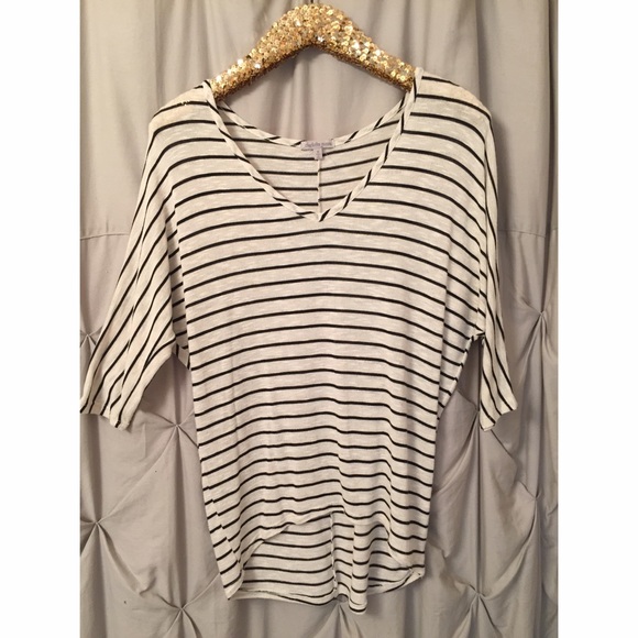 Black & white slouchy knit top