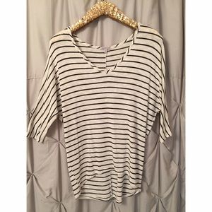 Black & white slouchy knit top