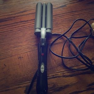 Band new never used hair crimper