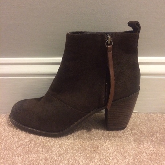 Dolce Vita brown suede booties