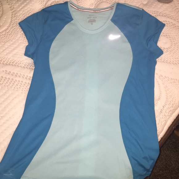 Nike Dri-Fit running shirt. 🎽💙 - Picture 2 of 4