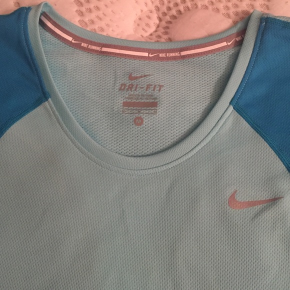 Nike Dri-Fit running shirt. 🎽💙 - Picture 3 of 4
