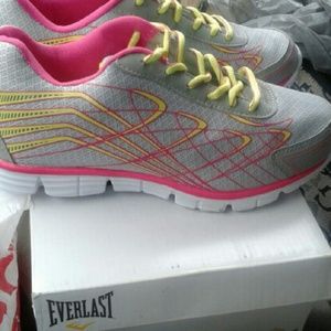 Like New Everlast Sneakers