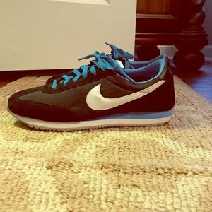 Nike tennis shoes