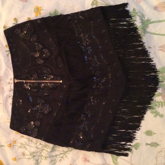 💅 Sold !!! Juicy Couture embroidered fringe skirt - Picture 2 of 3