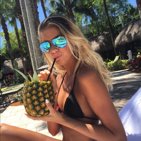 Meet your Posher, Kacy - Picture 2 of 3