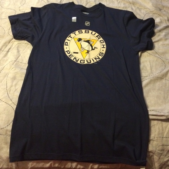Adult Medium Pittsburgh Pens T-Shirt