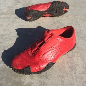 Pumas retro red sneaks