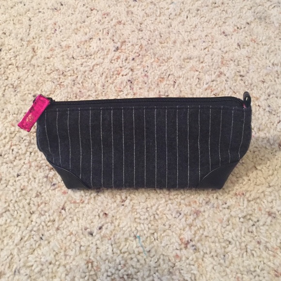✌️2 for $10/💗Victoria's Secret Cosmetic Bag w/Satin Lining💗