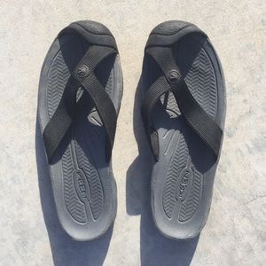 keen flip flops with toe guard