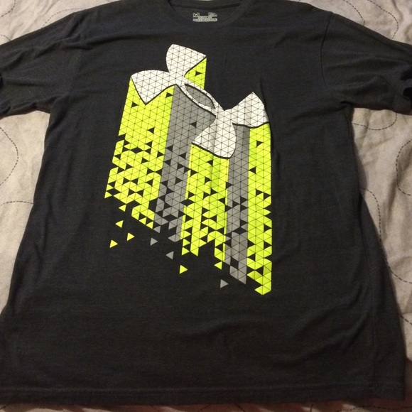 Adult Medium Under Armour Graphic Tee