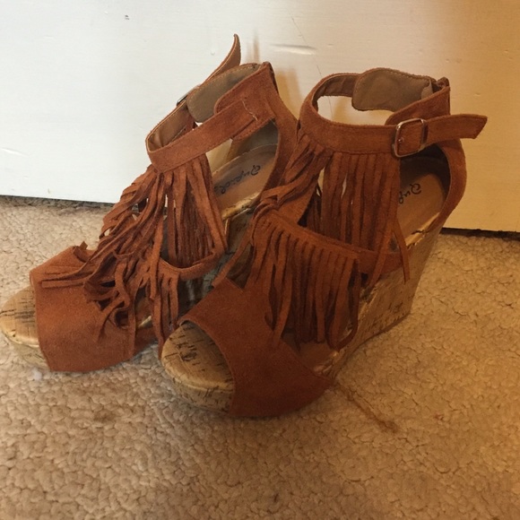 Tan fringe wedges