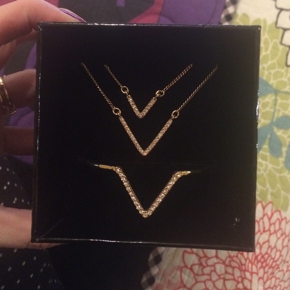 Gold V Necklace and Bracelet